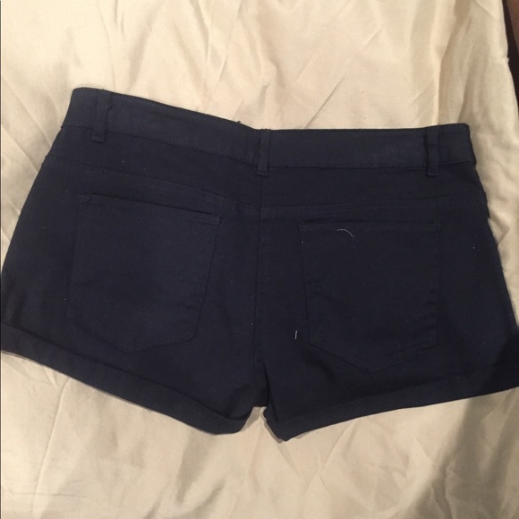 Black short - Picture 4 of 7